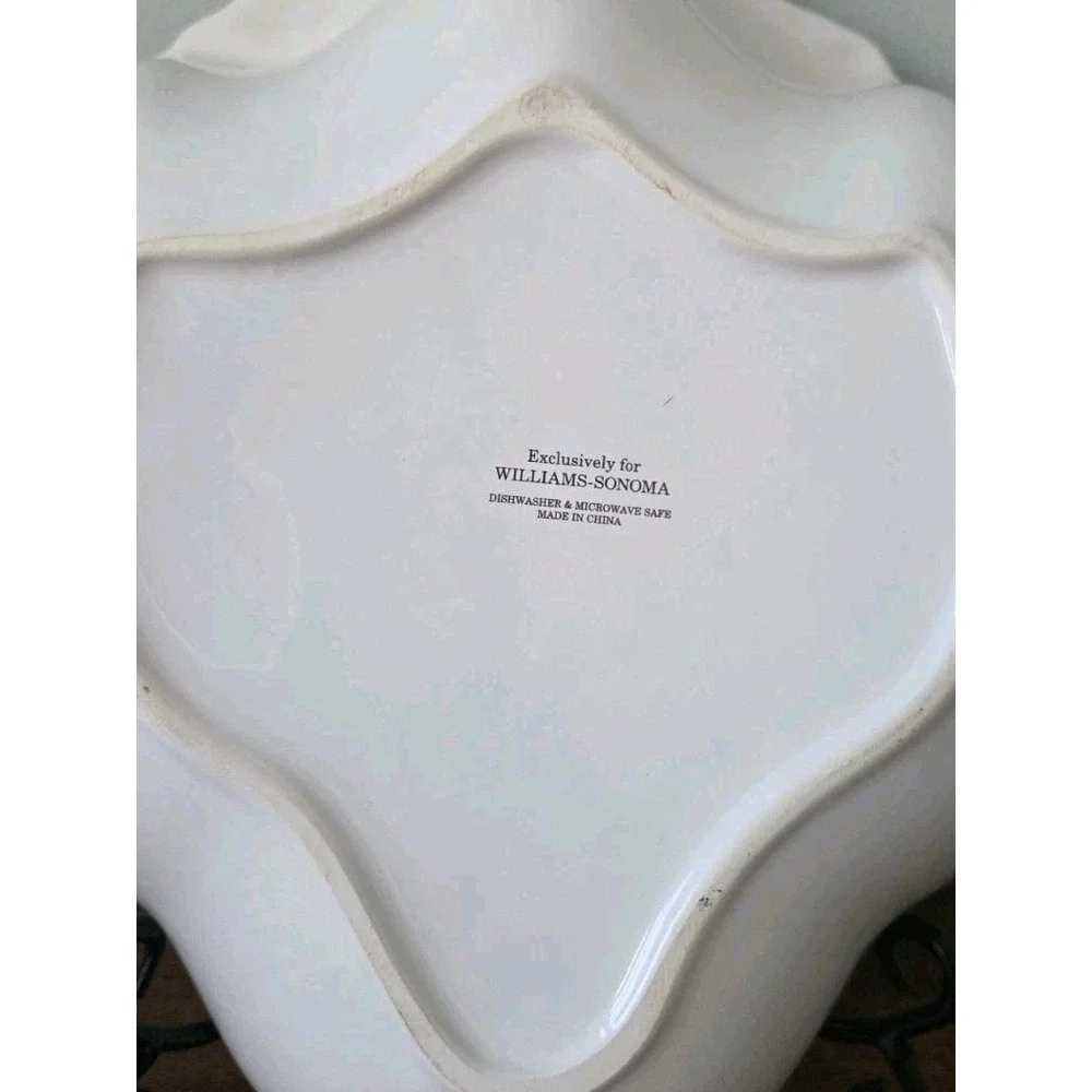 Williams-Sonoma White Antique Vegetable‎ Bowl